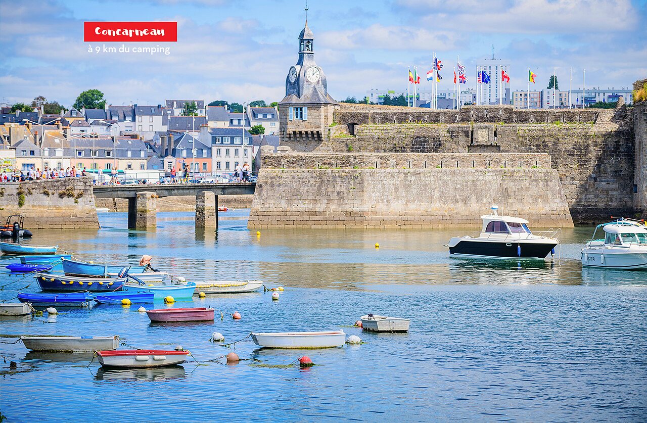 Ville fortifi�e de Concarneau, port anim� et bateaux, Finist�re, Bretagne.