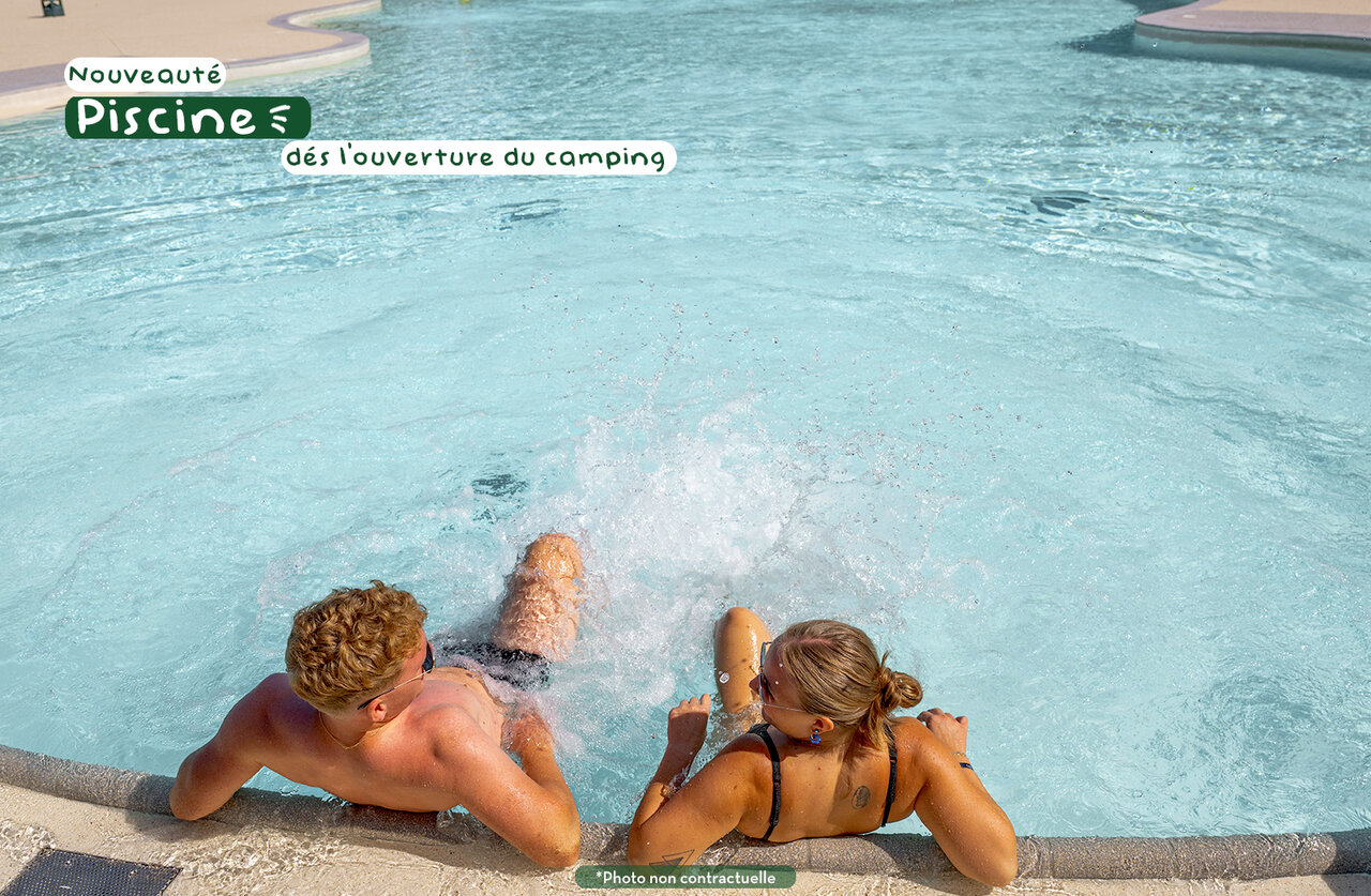 Nouvelle piscine ext�rieure avec jets d'eau au camping CLICOCHIC Seuli�res, Saint-Denis-d'Ol�ron.