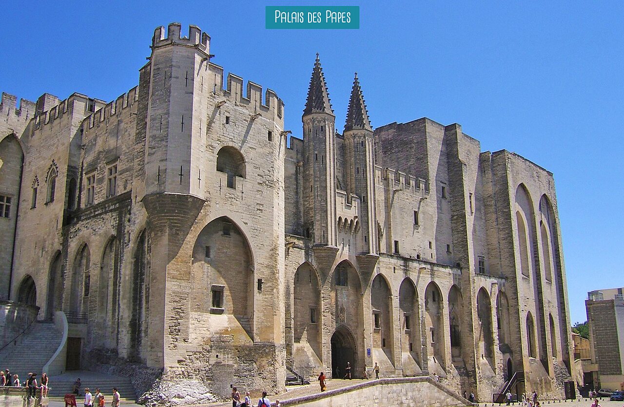 Palais des Papes, imposant monument historique � d�couvrir � Avignon, en Provence.