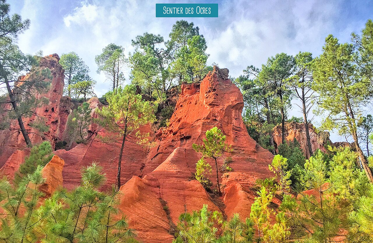 Sentier des Ocres, paysages color�s de Roussillon, � visiter pr�s du camping.