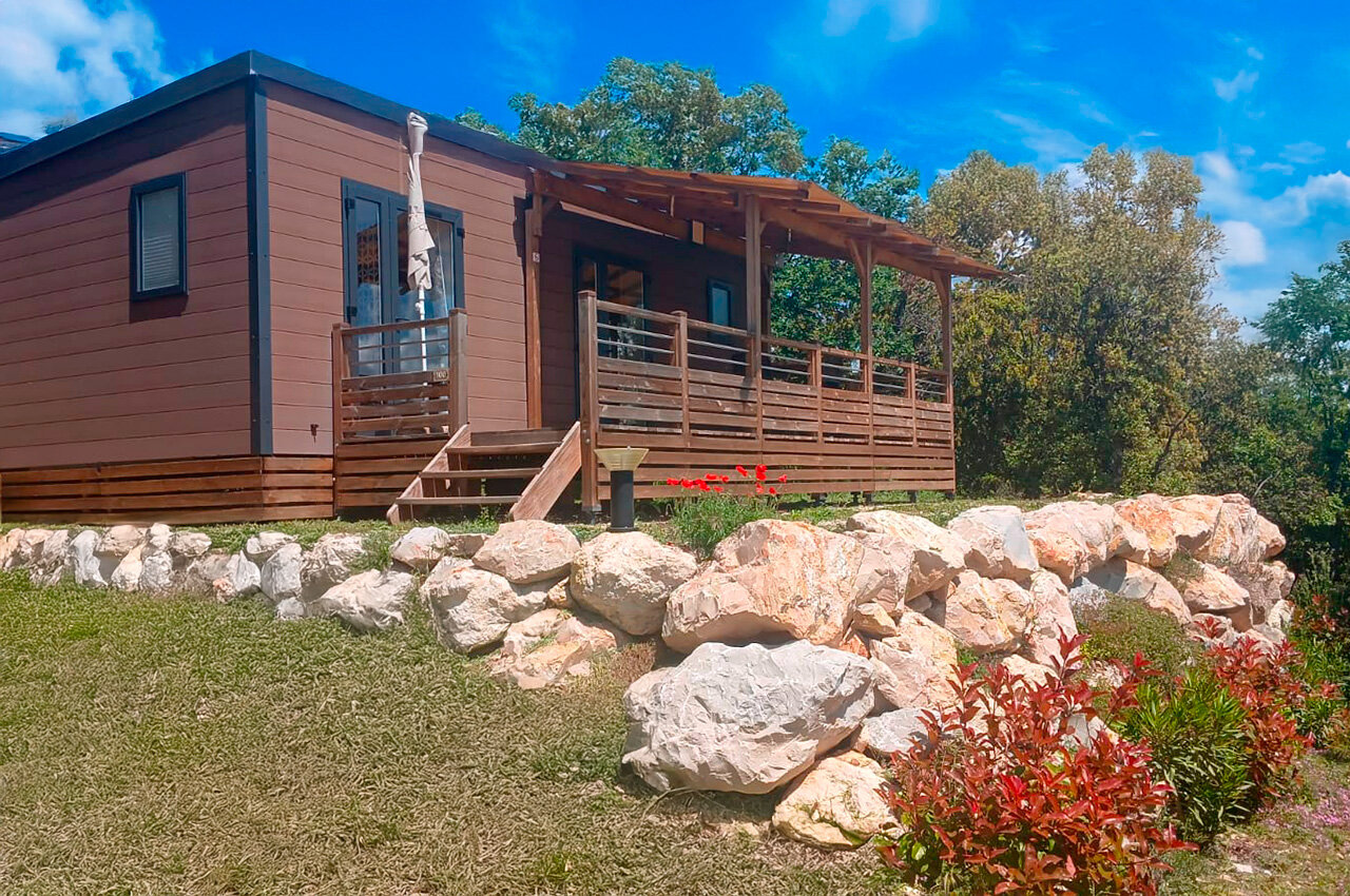 Mobil-home moderne au camping Les Sources de Gordes � GORDES (84).