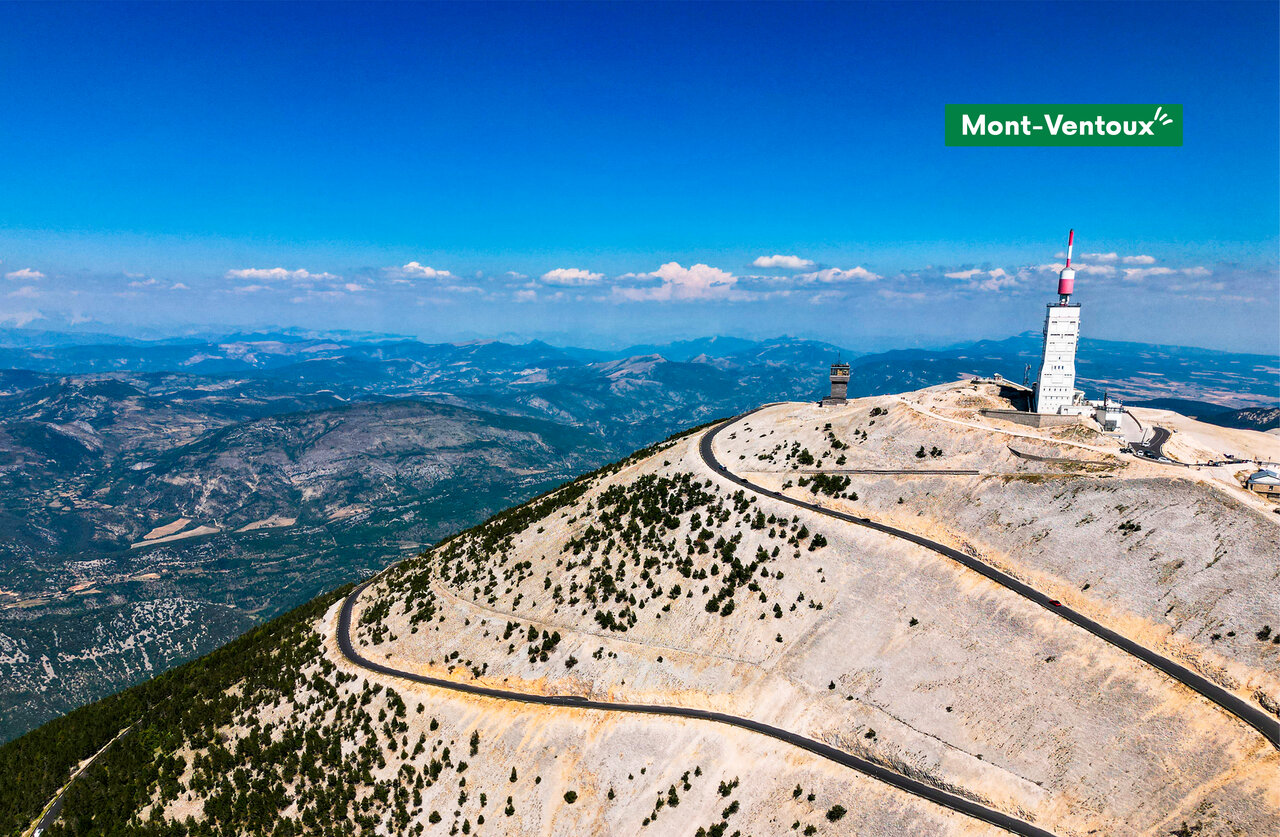 Mont Ventoux, sommet embl�matique de Provence, � visiter pr�s du camping.