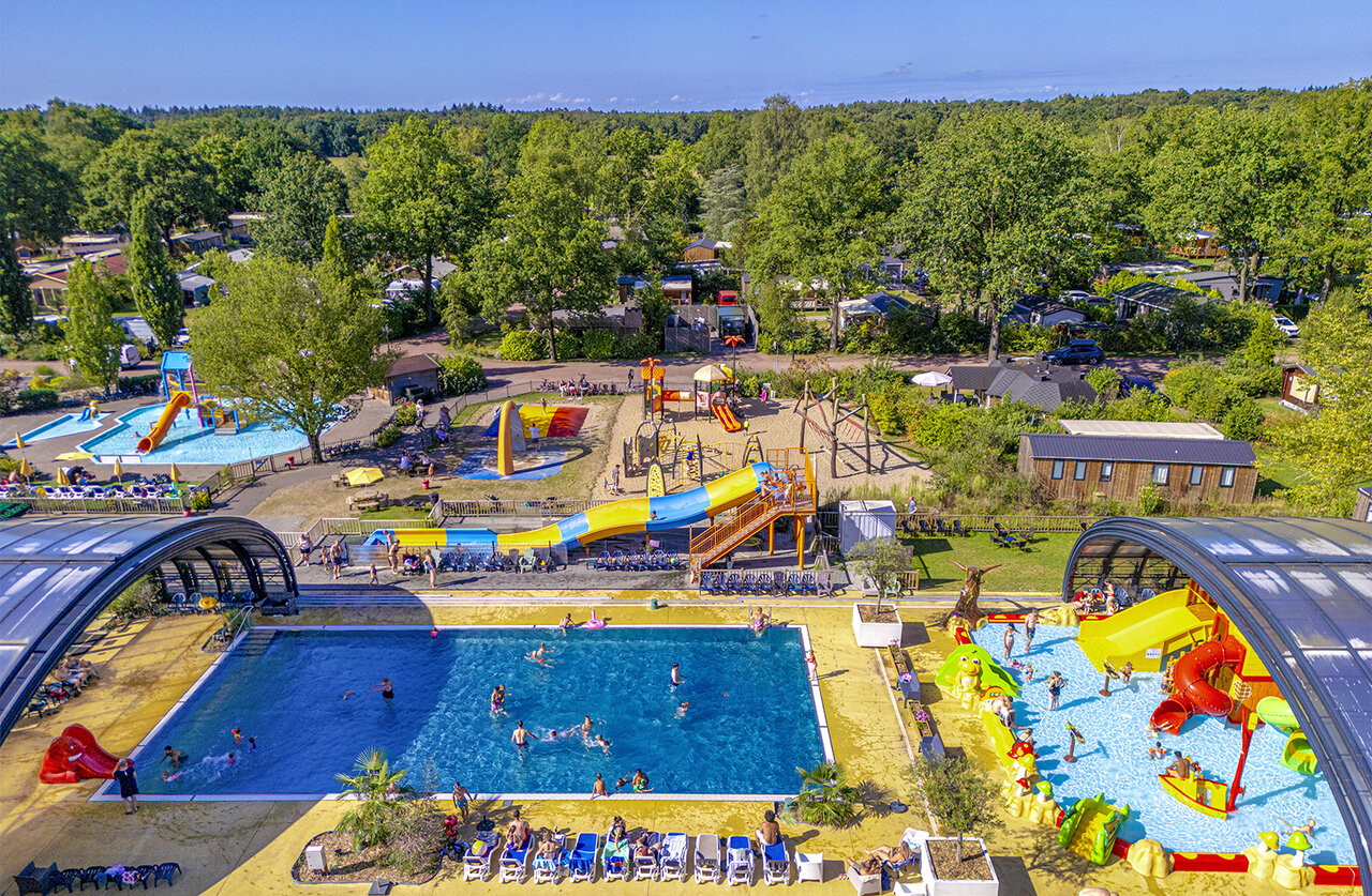 Piscines, toboggans et jeux aquatiques au camping CAPFUN De Sprookjescamping � Rheeze.