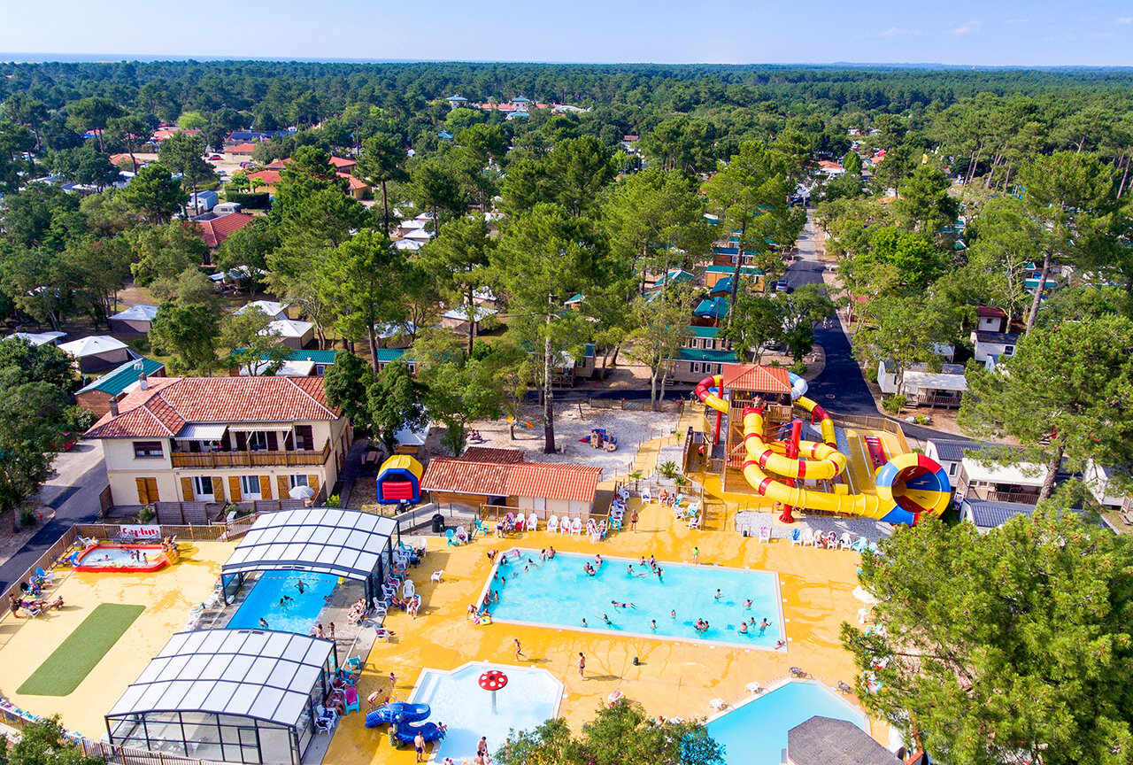Complexe aquatique avec toboggans et piscines, Mobil-homes au camping CAPFUN Sud Land � Labenne-Ocean.