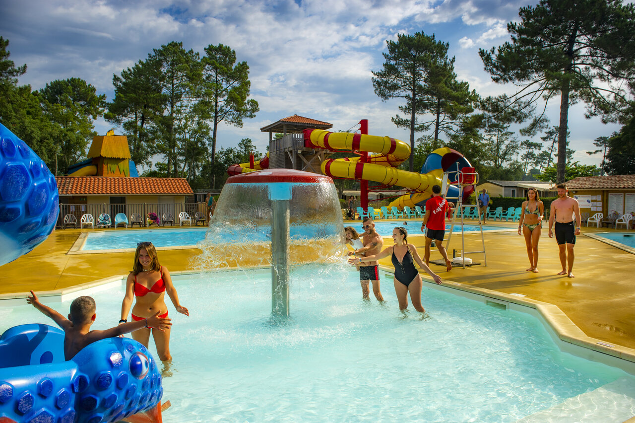 Espace aquatique, toboggans et jeux d'eau au camping CAPFUN Sud Land � Labenne-Ocean.