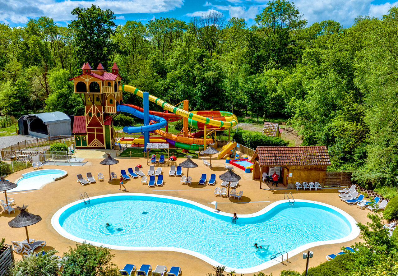 Parc aquatique, piscines et toboggans g�ants au camping CAPFUN Suzel � Sainte-Croix-en-Plaine.