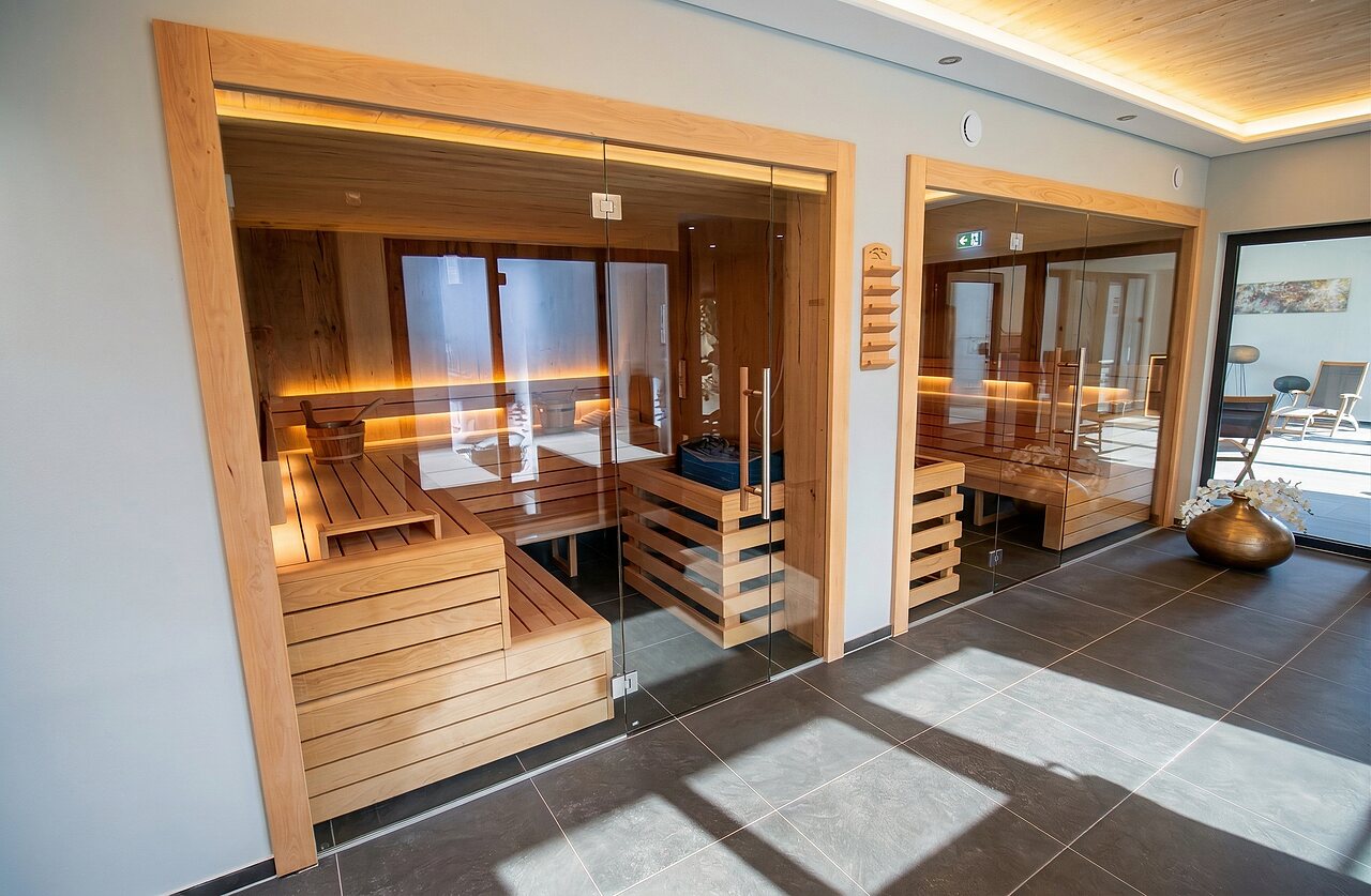 Saunas modernes en bois avec portes vitr�es au camping CAPFUN Tecklenburg � Tecklenburg-Leeden (49).