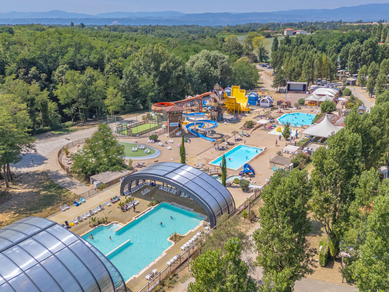 Parc aquatique, toboggans, piscines couvertes au CAPFUN Temps Libre � BOUGE CHAMBALUD (38).