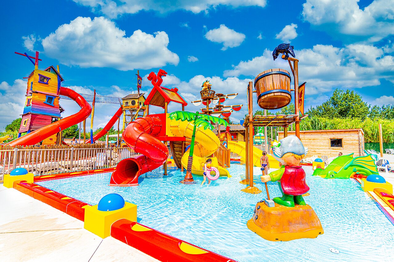 Parc aquatique, toboggans au camping CAPFUN Teorix � MARSEILLAN PLAGE (34).