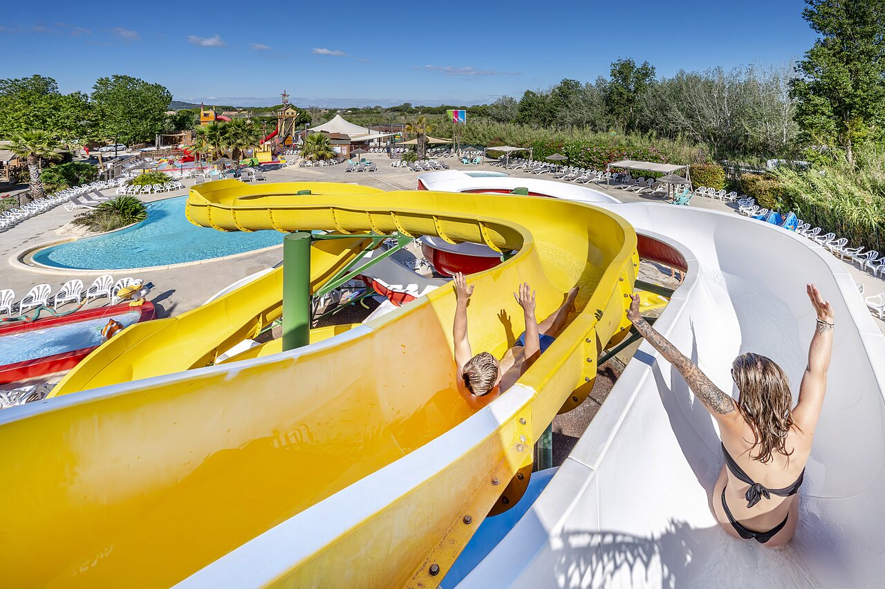 Toboggans aquatiques g�ants, piscine au camping CAPFUN Teorix � MARSEILLAN PLAGE (34).