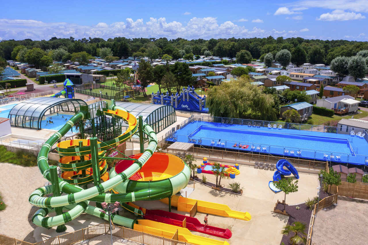 Parc aquatique, toboggans, piscines et Mobil-homes au camping CAPFUN Celeste � Breuillet (17).