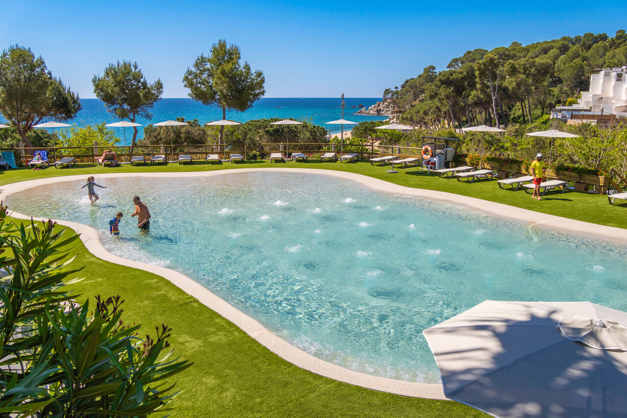 Piscine lagon au camping CAPFUN Treumal � Platja d'Aro (17).