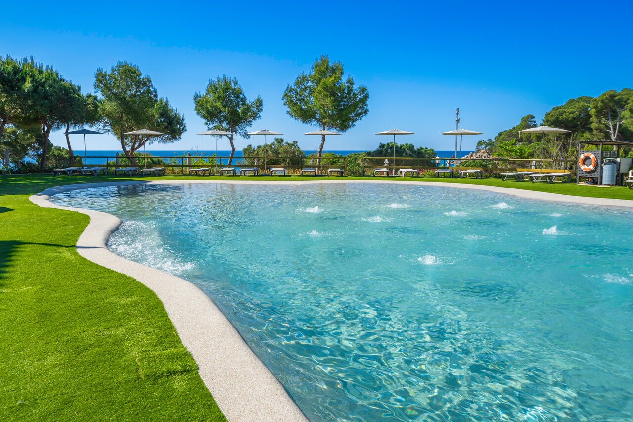 Piscine ext�rieure, jets d'eau au camping CAPFUN Treumal � Platja d'Aro (17).