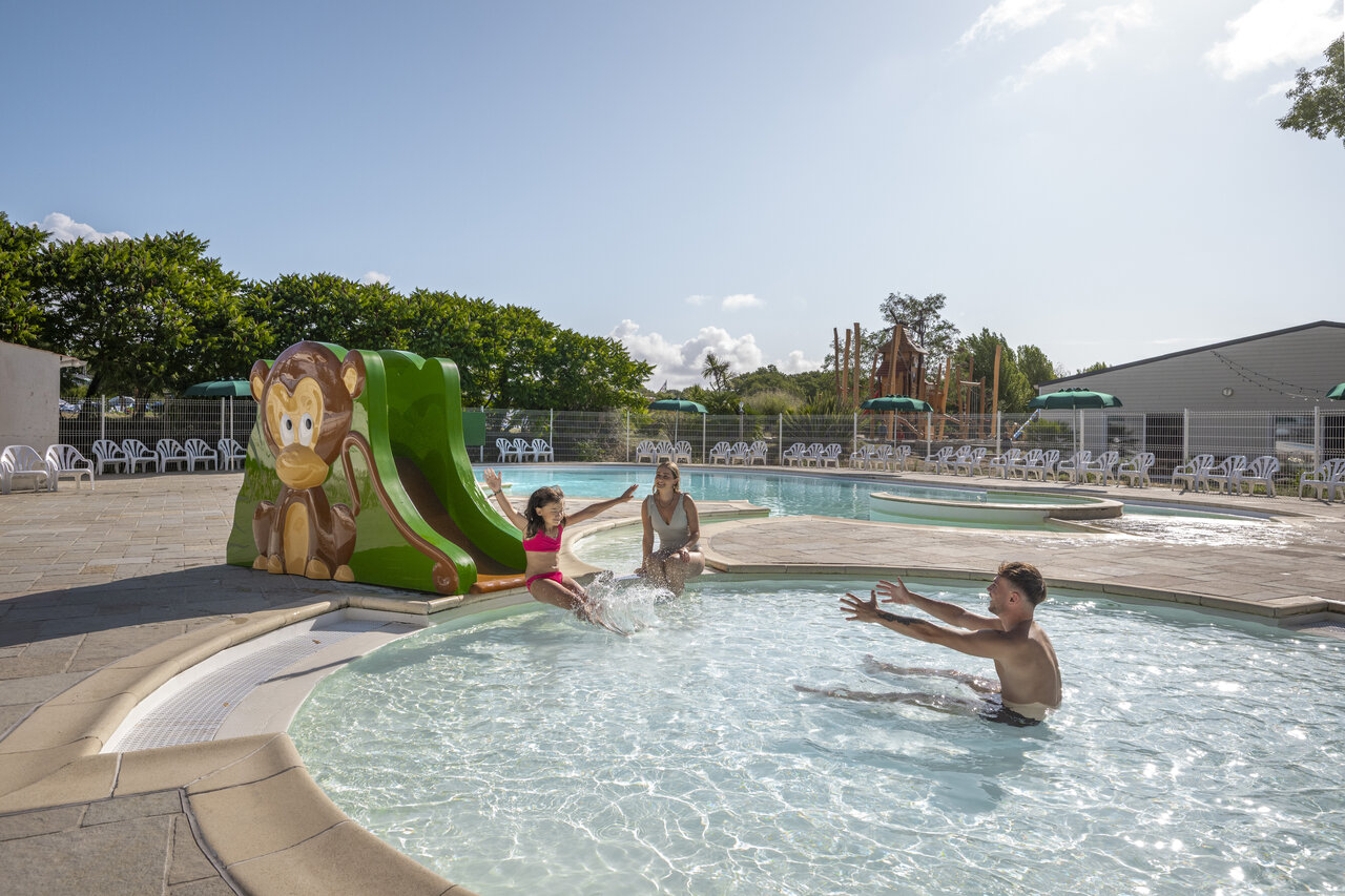 Piscine enfants au camping CLICOCHIC Trois Ch�nes � Pornichet (44).