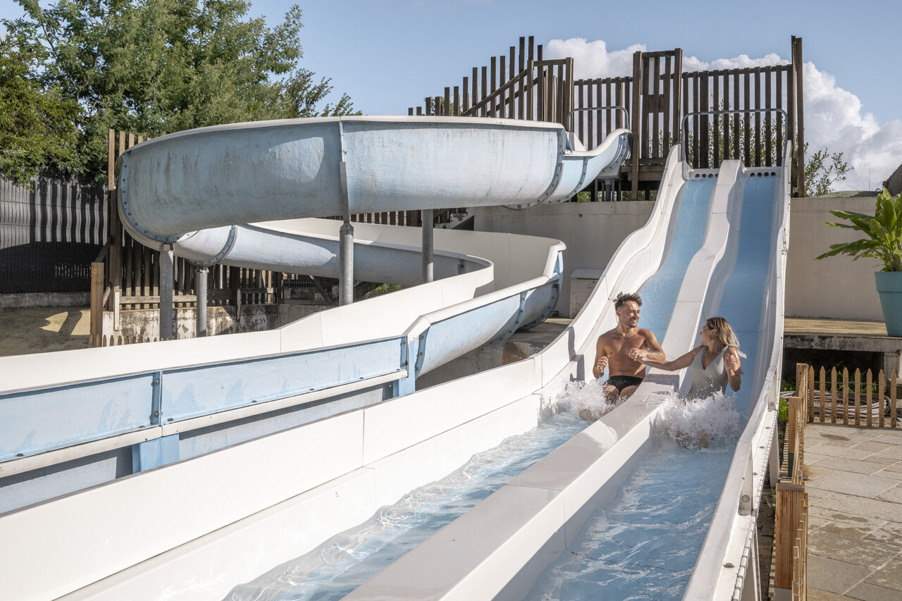 Toboggans aquatiques, piscine au camping CLICOCHIC Trois Ch�nes � Pornichet (44).