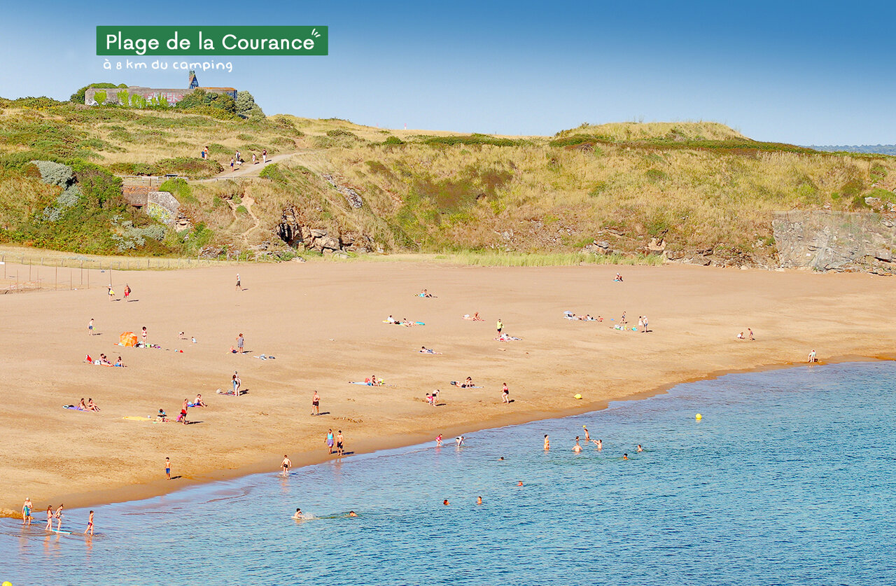 Plage de la Courance, plage de sable fin � visiter pr�s du camping.