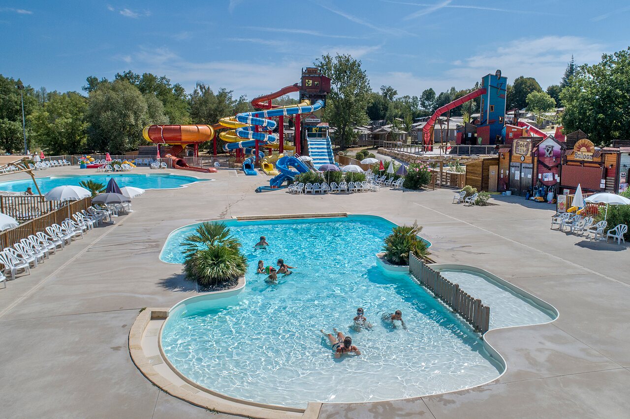 Toboggans aquatiques g�ants et piscines familiales au camping CAPFUN Ullule � Tournon d'Agenais (47).