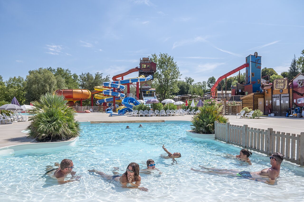 Parc aquatique avec toboggans g�ants et piscine, familles au camping CAPFUN Ullule � Tournon d'Agenais (47).