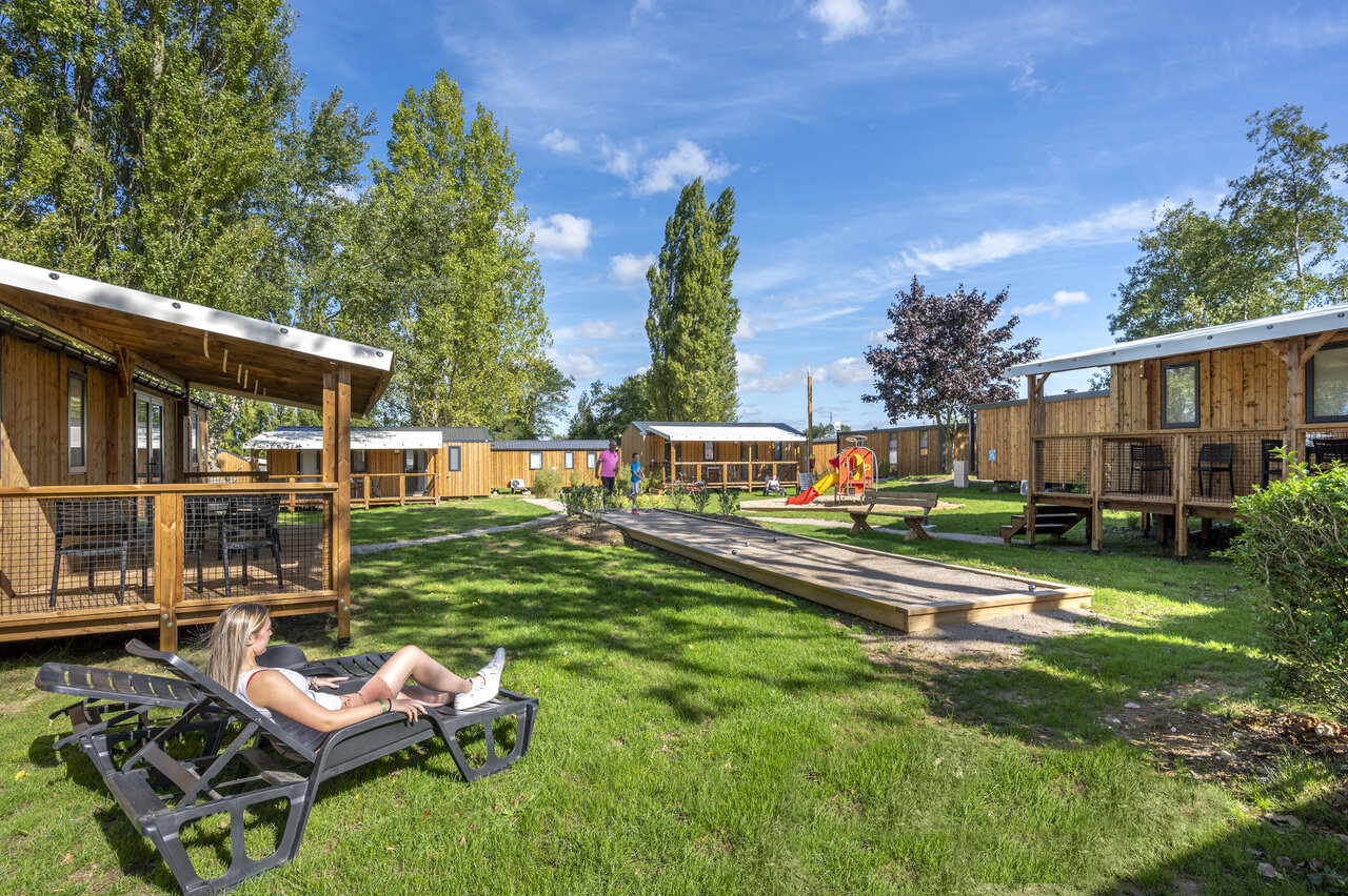 Mobil-homes, p�tanque, jeux enfants au camping CAPFUN Val d'Authie � Villers sur Authie (80).