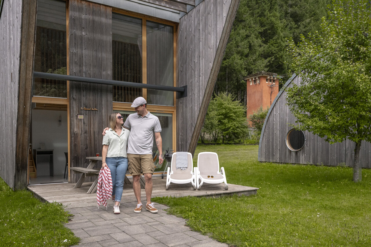 Koppel voor een modern houten Mobil-home op camping CLICOCHIC Verte Vall�e in XONRUPT LONGEMER (88).