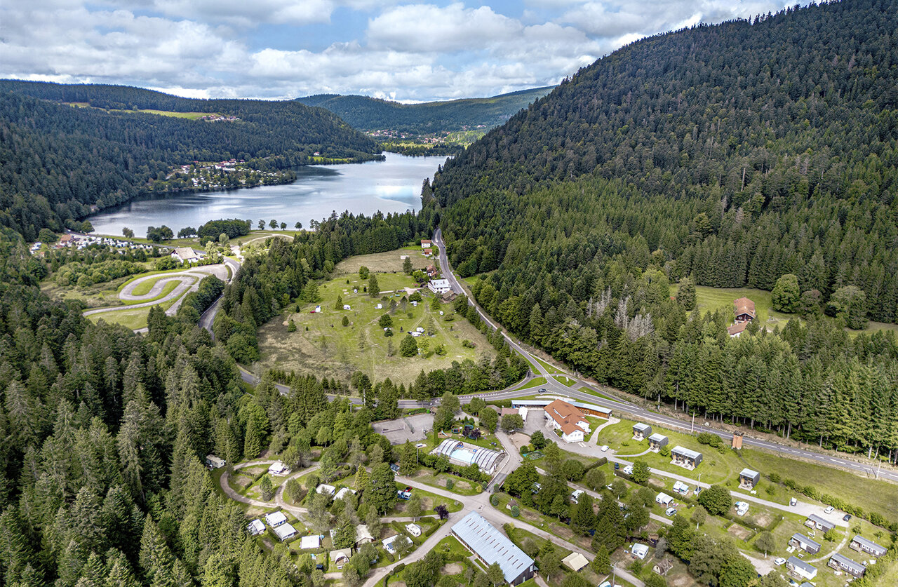 Camping, Mobil-homes op camping CLICOCHIC Verte Vall�e in XONRUPT LONGEMER (88).