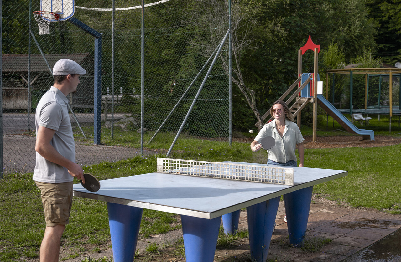 Tafeltennis, speeltuin op camping CLICOCHIC Verte Vall�e in XONRUPT LONGEMER.