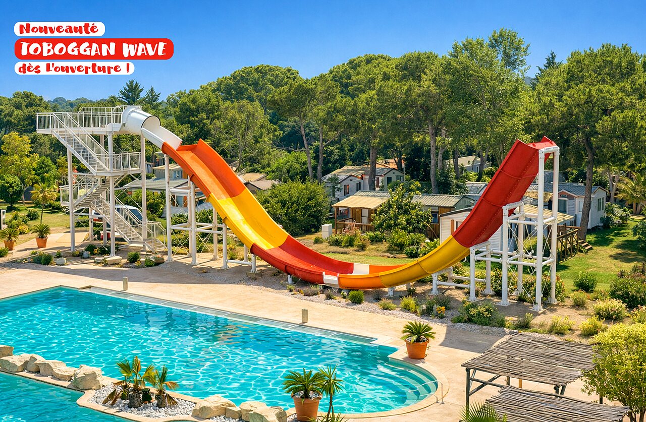 Grand toboggan aquatique Wave et piscine, Mobil-homes au camping CAPFUN Vignes d'Or � Serignan.