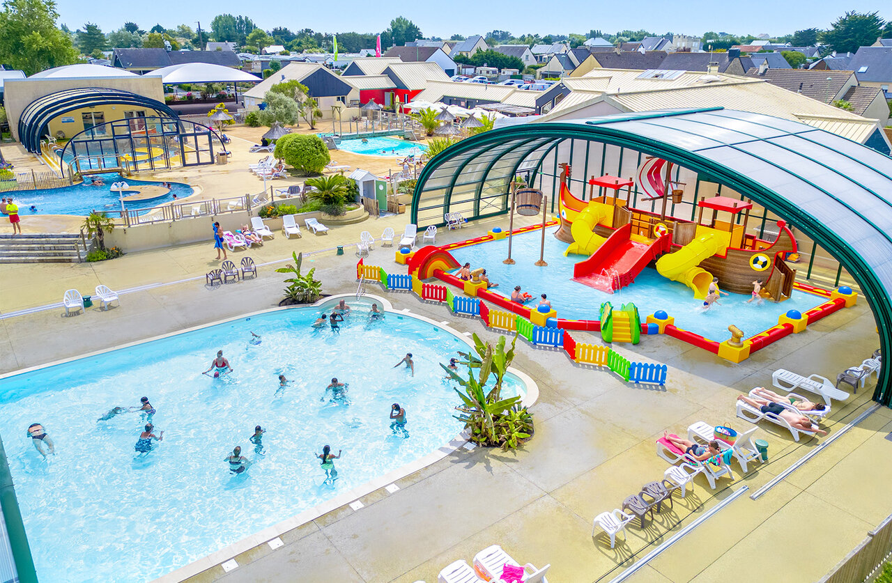 Piscines ext�rieures, couverte, toboggans et jeux aquatiques au camping CAPFUN Vikings � Saint Jean de la Rivi�re (50).