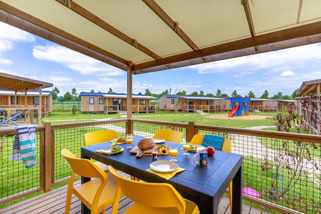 Mobile-home terrace, breakfast, playground, CAPFUN Le Village Parisien campsite VARREDDES.