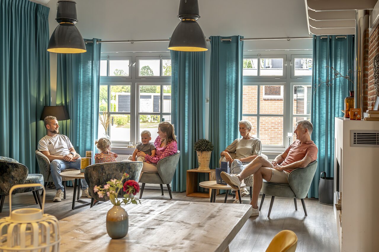 Moderne en comfortabele receptielounge op camping CAPFUN het Winkel in Winterswijk.