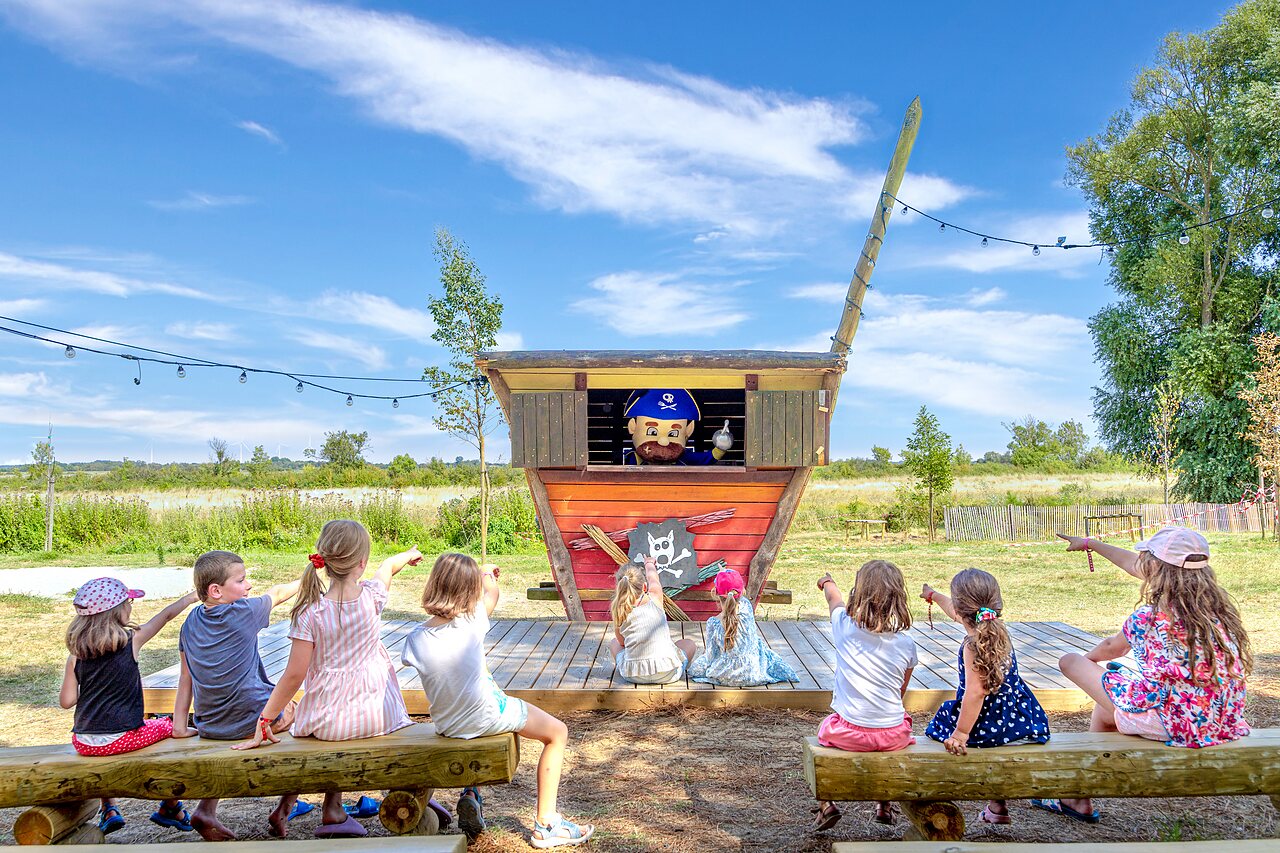 Jeux gonflables au camping CAPFUN Zagarella � LONGEVILLE SUR MER (85).