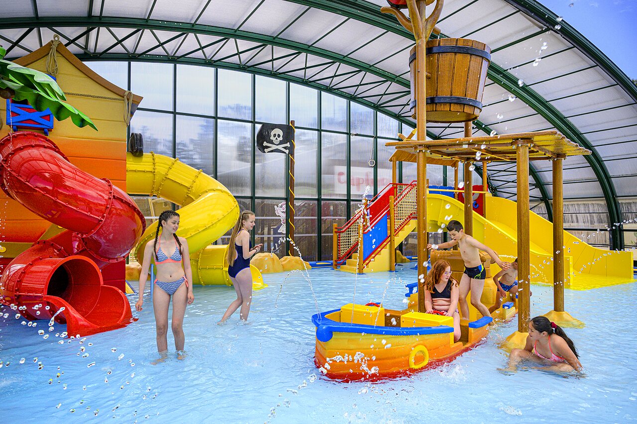 Spectacle pirate pour enfants au camping CAPFUN Zagarella � LONGEVILLE SUR MER (85).